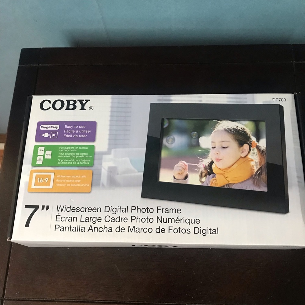 Widescreen digital photo frame. NEW